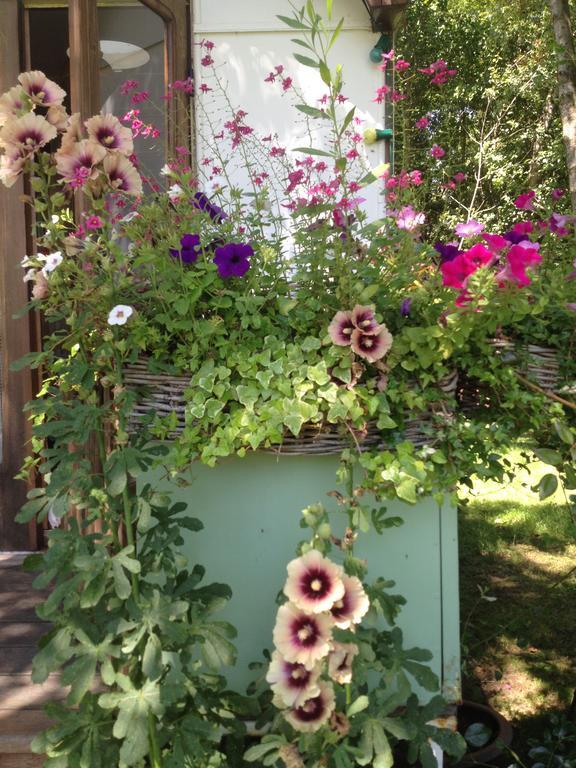 Bed and Breakfast Roulottes Du Rouard Camiers Exterior foto