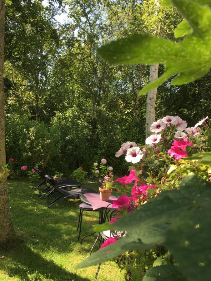 Bed and Breakfast Roulottes Du Rouard Camiers Exterior foto